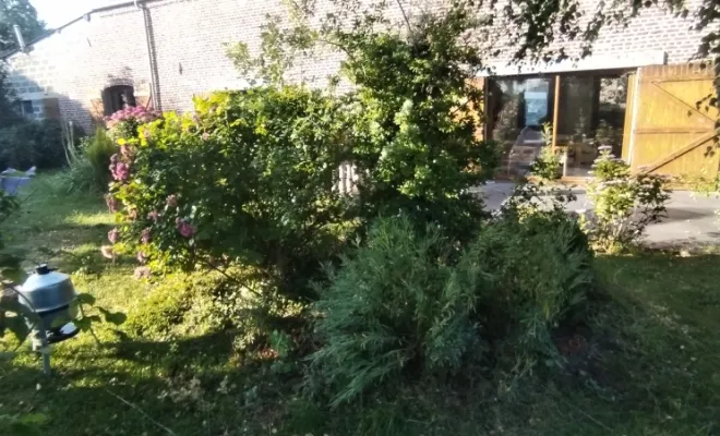 Mise en forme de massif sur Mecquignies , Bavay, Le Jardin de Romain